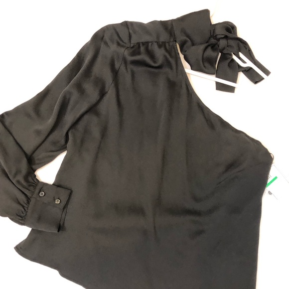 🌞Host Pick🌞. One-shoulder Long-sleeve silky top - Picture 5 of 5